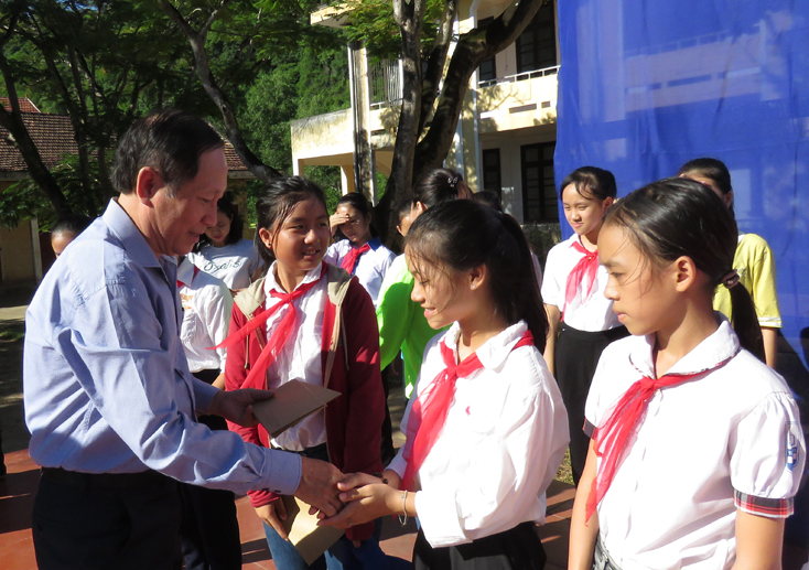 Trao học bổng 'Tiếp sức đến trường' năm học 2018-2019