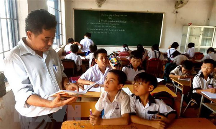 Giải trình về tuyển dụng giáo viên và tổ chức kỳ thi THPT quốc gia
