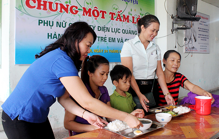 Hoạt động từ thiện phải bằng những việc làm thiết thực