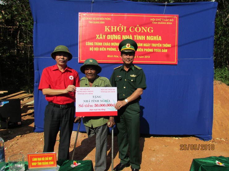 Khởi công xây dựng nhà tình nghĩa cho gia đình chính sách