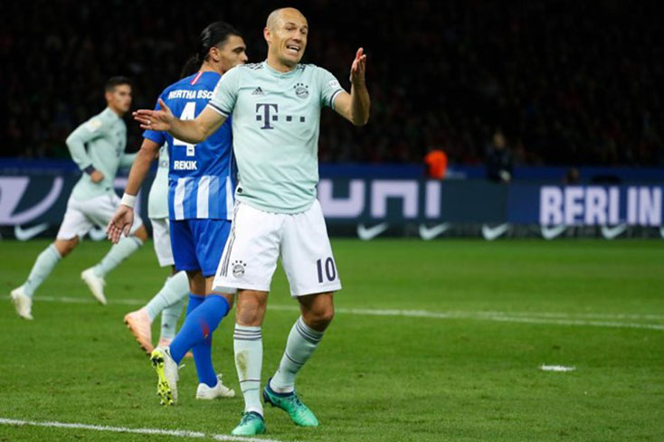 Bayern Munich thua sốc Hertha Berlin, sắp mất ngôi đầu Bundesliga