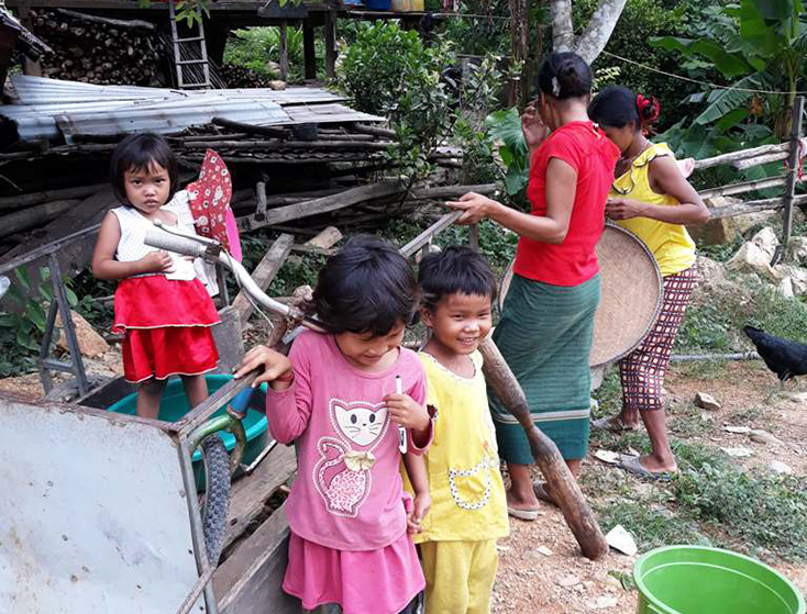 Báo động tình trạng tảo hôn ở các trường dân tộc nội trú