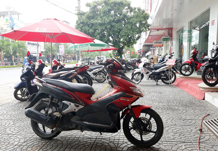 Vỉa hè dành cho ai?