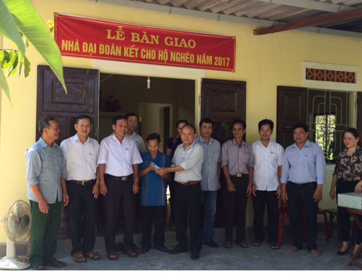 Trao nhà tình thương cho người khiếm thị