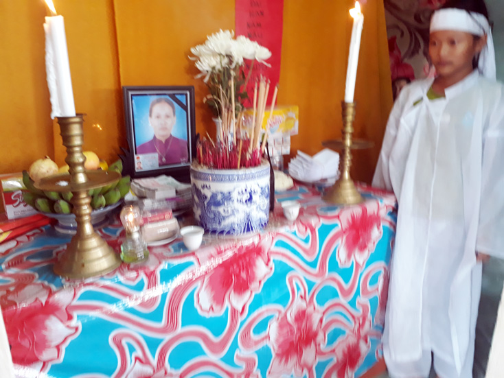 Mâu thuẫn gia đình, giết vợ bằng dao