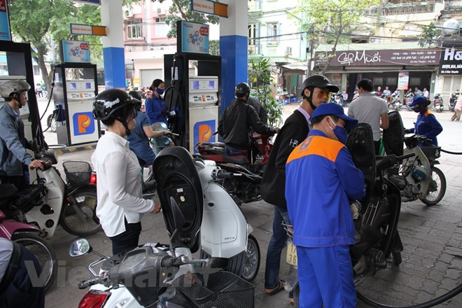 Giá xăng E5 RON92 giảm 224 đồng mỗi lít, từ 15 giờ ngày 22-10