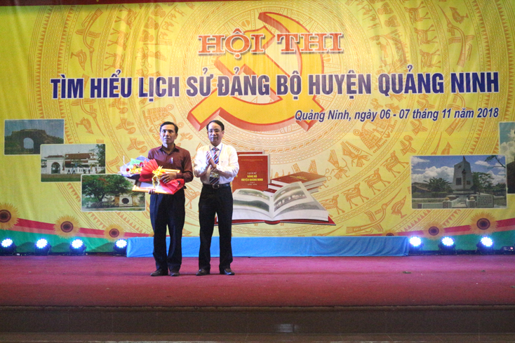 Xã Vạn Ninh đạt giải nhất cuộc thi "Tìm hiểu lịch sử Đảng bộ huyện Quảng Ninh"