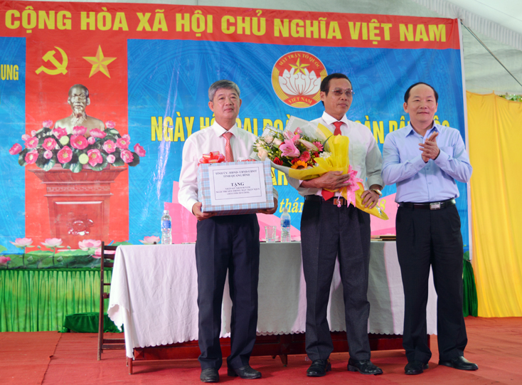 Lãnh đạo tỉnh dự ngày hội "Đại đoàn kết toàn dân tộc"