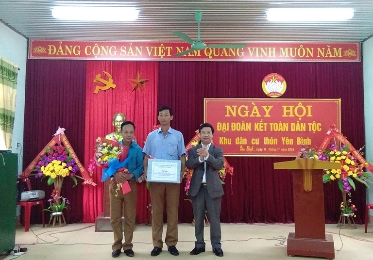 Đồng chí Trưởng ban Tuyên giáo Tỉnh ủy dự ngày hội "Đại đoàn kết toàn dân tộc"