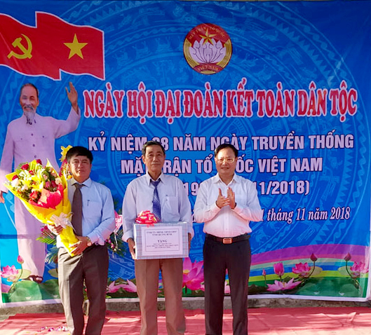 Lãnh đạo UBND tỉnh tham dự ngày hội "Đại đoàn kết toàn dân tộc"