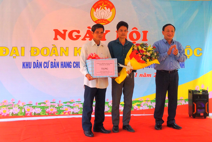 Đồng chí Trưởng ban Nội chính Tỉnh ủy dự ngày hội "Đại đoàn kết toàn dân tộc"