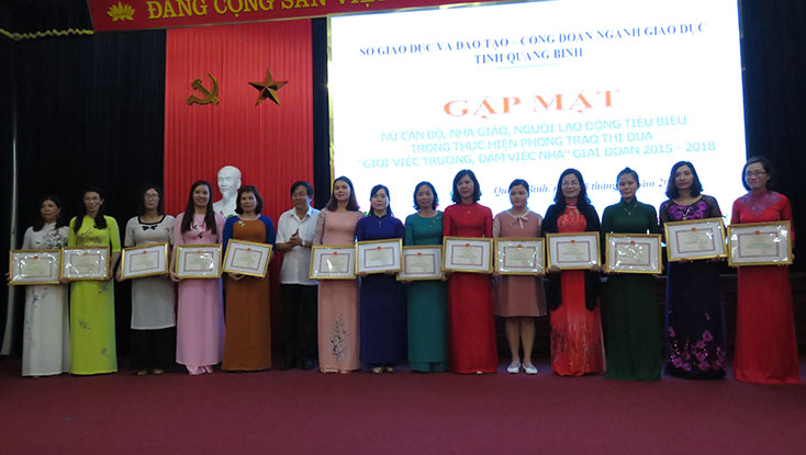 Lan toả phong trào thi đua 'Giỏi việc trường, đảm việc nhà'