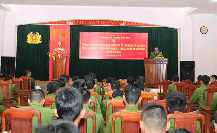 Khai giảng lớp huấn luyện nghiệp vụ cứu nạn, cứu hộ khu vực miền Trung