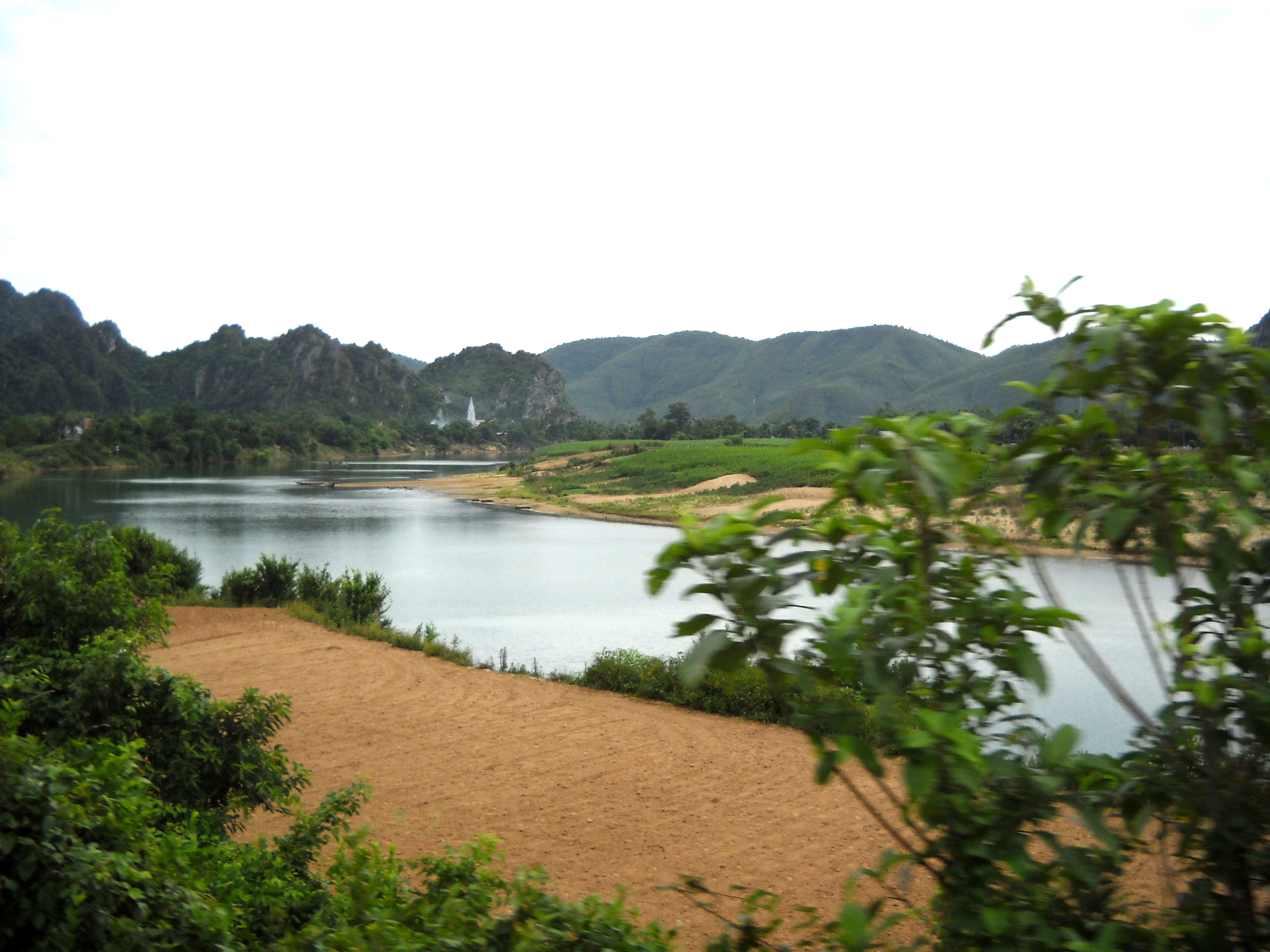 Về lại dòng Nan
