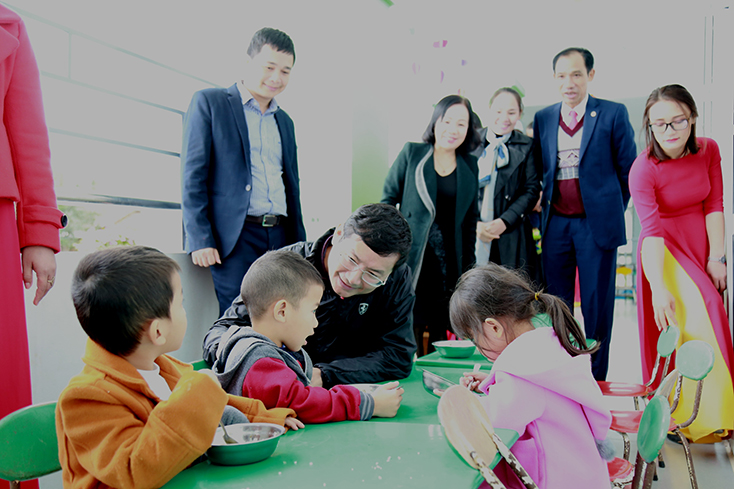 Bàn giao công trình Trường mầm non trung tâm xã Thanh Thạch