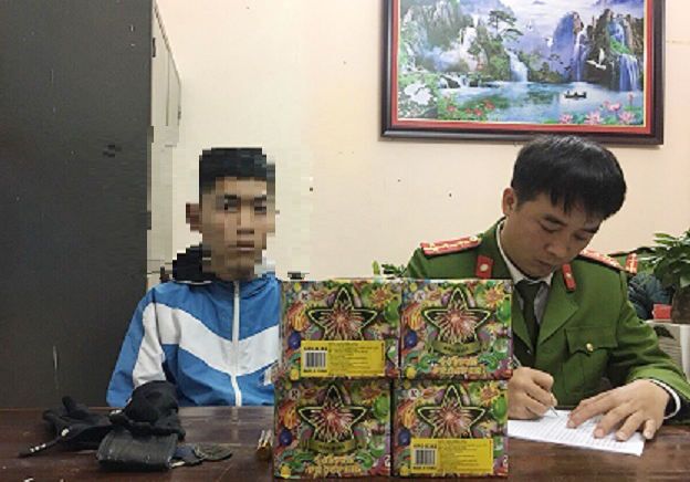 Phát hiện đối tượng tàng trữ gần 5kg pháo nổ trái phép