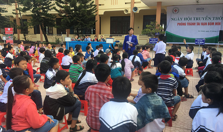 Ngày hội truyền thông "Phòng tránh tai nạn bom mìn"