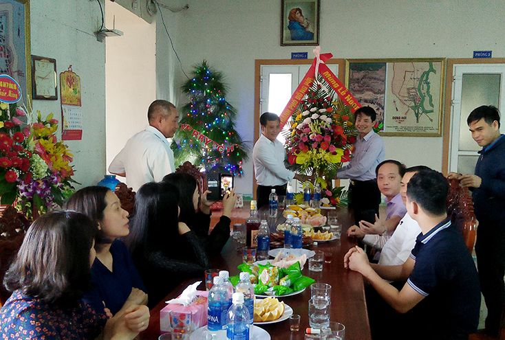UBND TP. Đồng Hới:  Thăm giáo xứ Tam Tòa nhân dịp lễ Giáng sinh 2018