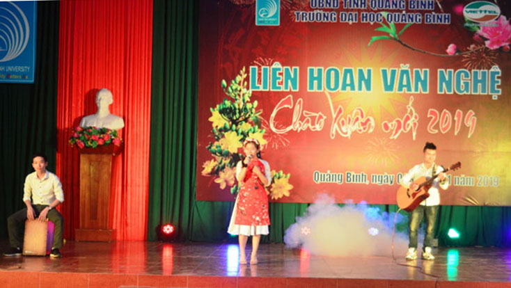 Trường đại học Quảng Bình: Liên hoan văn nghệ chào xuân mới 2019