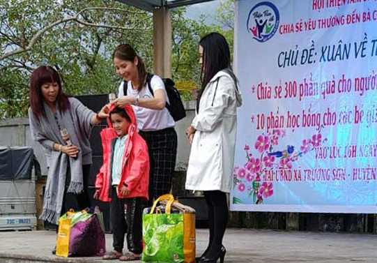Ấm áp chương trình "Xuân về trên non cao"