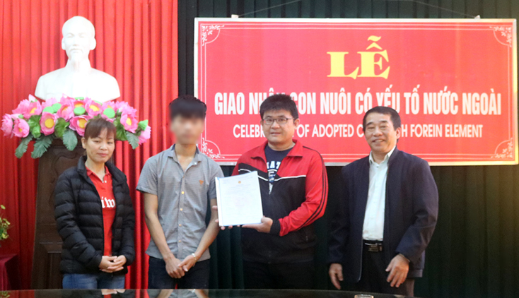 Sở Tư pháp tổ chức lễ giao nhận con nuôi có yếu tố nước ngoài