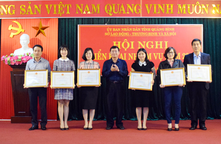 Tập trung thực hiện hiệu quả công tác giảm nghèo và giải quyết việc làm