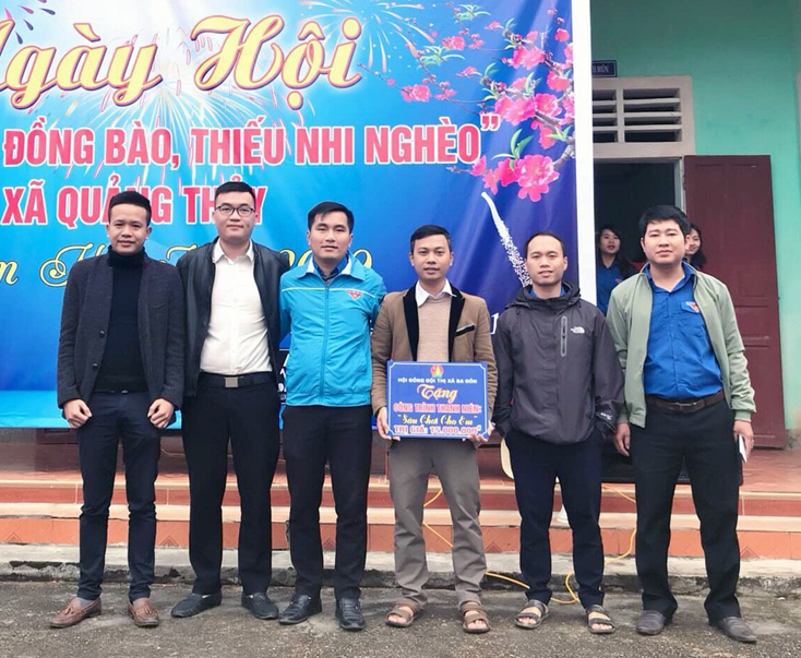 Ngày hội "Tết ấm cho đồng bào, thanh thiếu nhi nghèo" tại xã Quảng Thủy