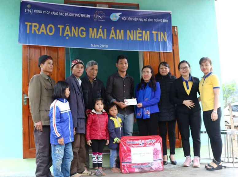 Bàn giao nhà mái ấm tình thương cho hội viên phụ nữ nghèo