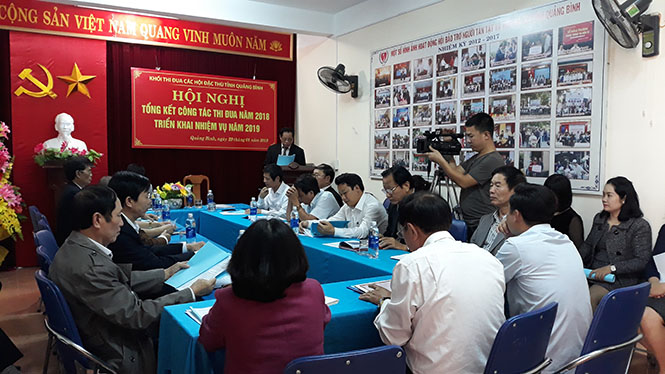 Gắn phong trào thi đua với nhiệm vụ chuyên môn