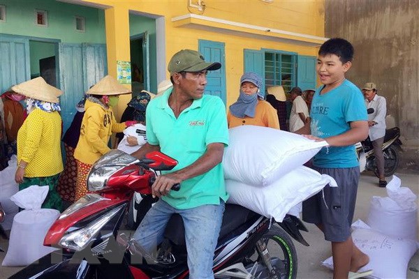 Hơn nửa triệu người nghèo nhận được gạo hỗ trợ trước Tết Nguyên đán