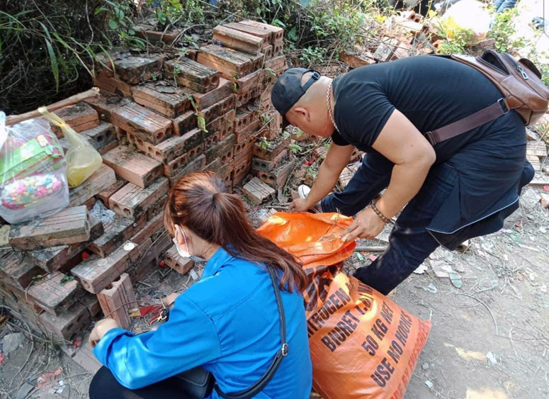 Hơn 50 tình nguyện viên tham gia làm vệ sinh tại chùa Kim Phong-núi Thần Đinh
