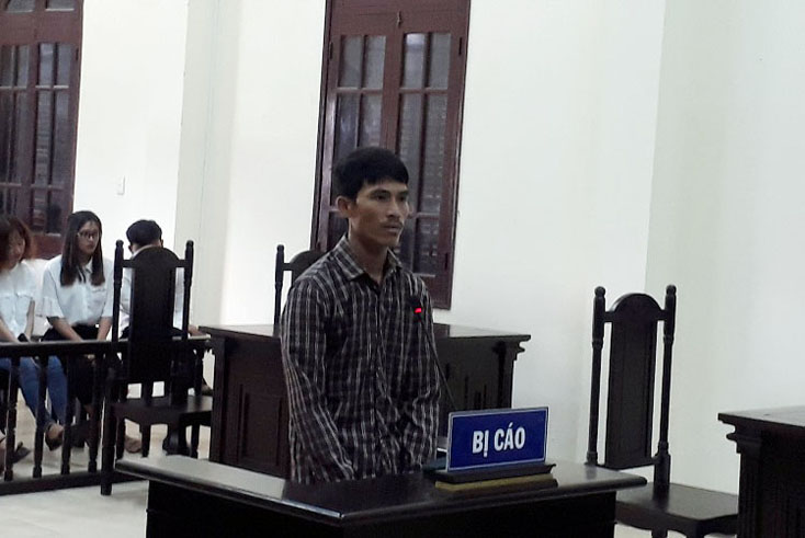 Yêu bé gái 14 tuổi lãnh 30 tháng tù giam