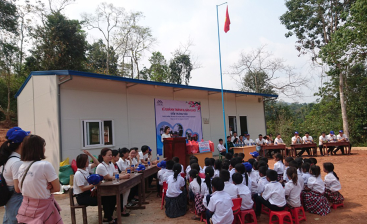 Khánh thành và bàn giao phòng học tại xã Thượng Trạch