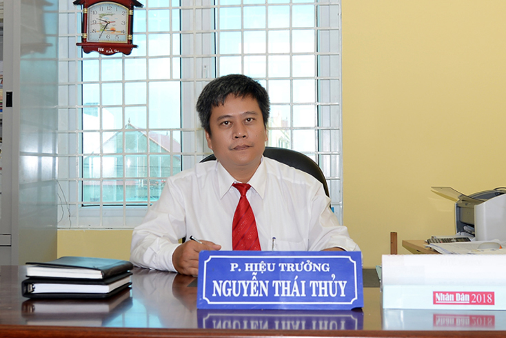 Người "đưa đò" tận tâm