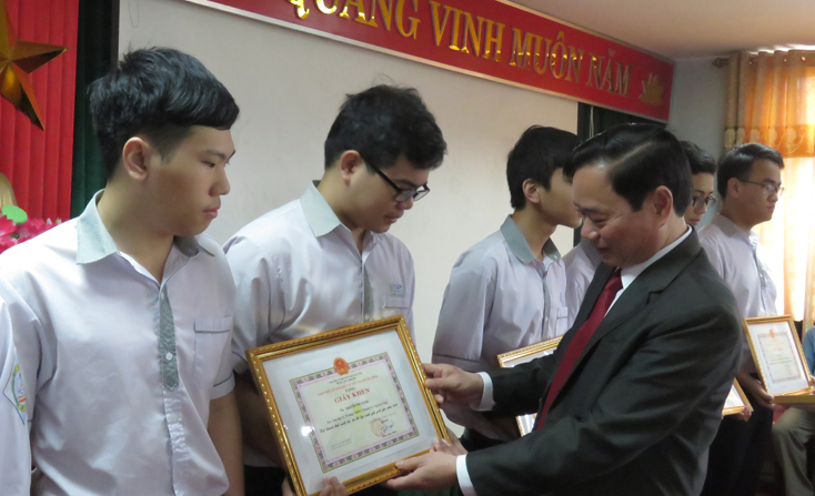 Quảng Bình: 4 học sinh được chọn vào đội dự tuyển Olympic quốc tế năm 2019