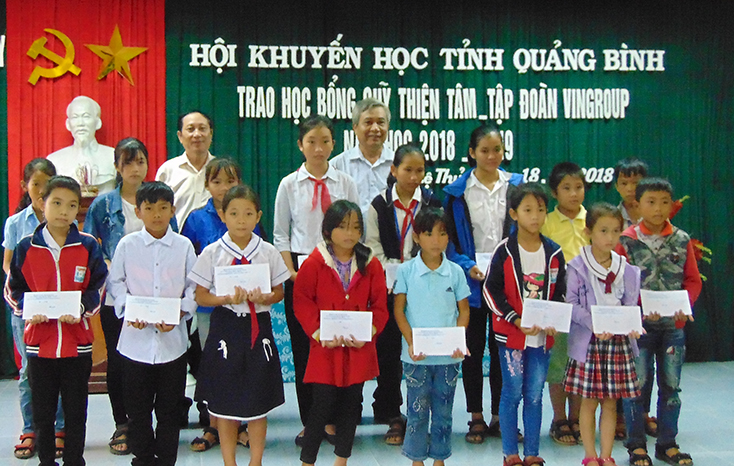 Lệ Thủy:  Lan tỏa phong trào khuyến học, khuyến tài