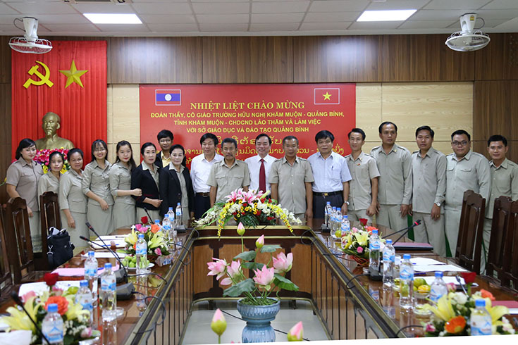 Sở Giáo dục-Đào tạo: Tiếp và làm việc với Đoàn cán bộ Trường hữu nghị Khăm Muộn-Quảng Bình