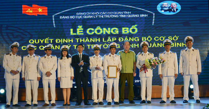 Công bố quyết định thành lập Đảng bộ cơ sở Cục Quản lý thị trường Quảng Bình