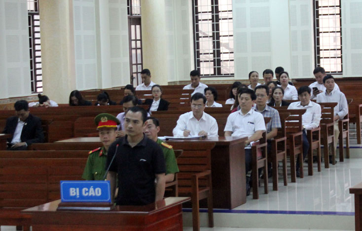 Lừa đảo xin việc, nhận án 13 năm tù