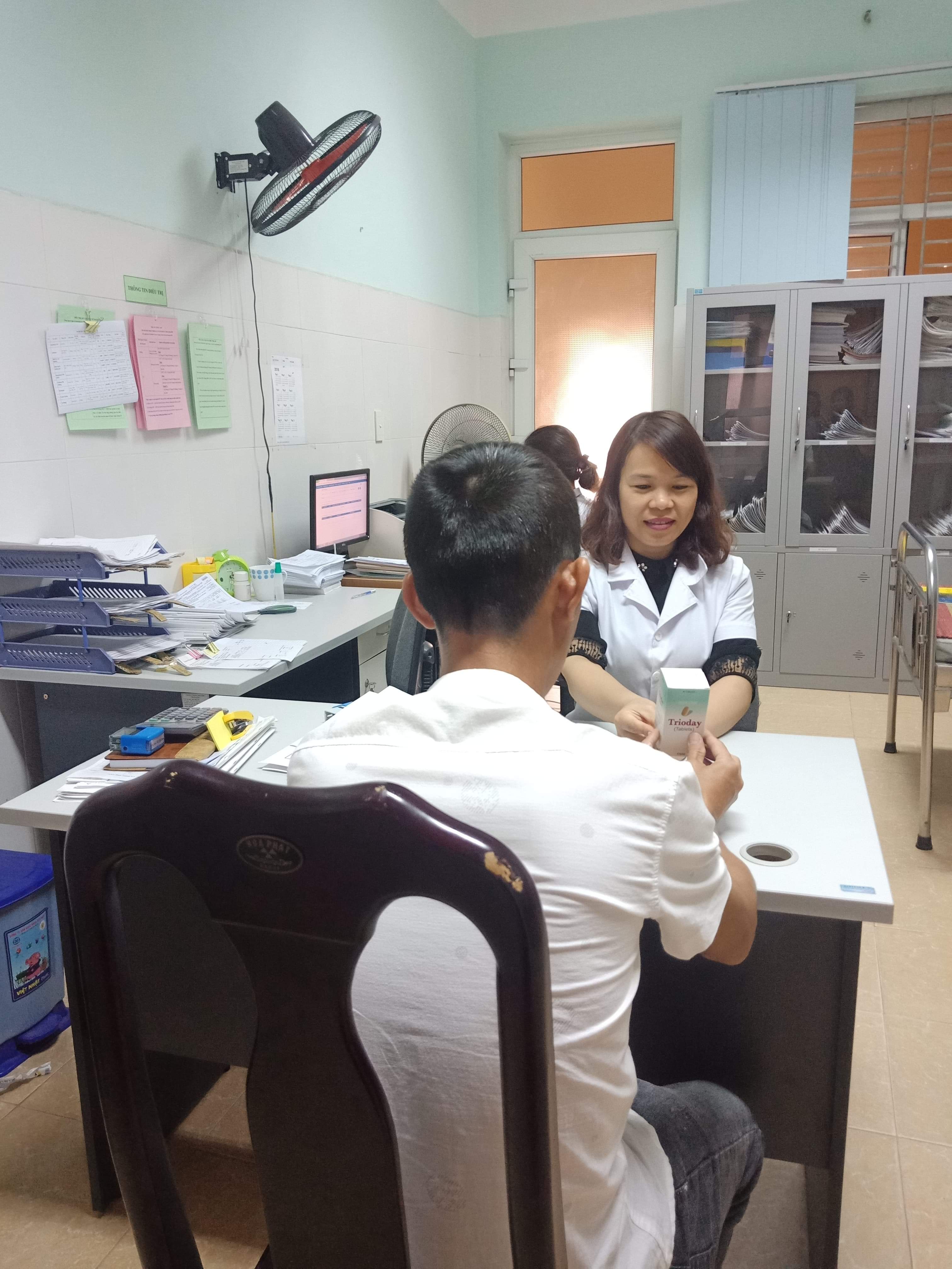Gần 100% người nhiễm HIV/AIDS điều trị thuốc kháng virus ARV từ nguồn BHYT