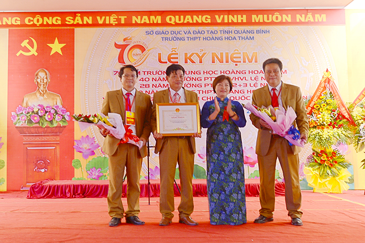 Trường THPT Hoàng Hoa Thám: Kỷ niệm 70 năm ngày thành lập