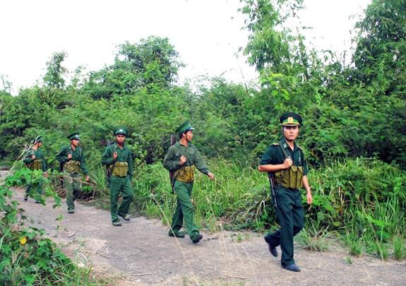 Tổ quốc yên bình trong nắng mới sang xuân