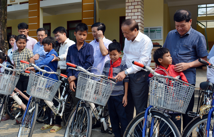Hỗ trợ xã Lâm Thủy xây dựng bản nông thôn mới kiểu mẫu