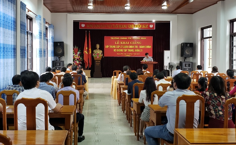 Khai giảng lớp trung cấp lý luận chính trị-hành chính hệ không tập trung, khóa 21