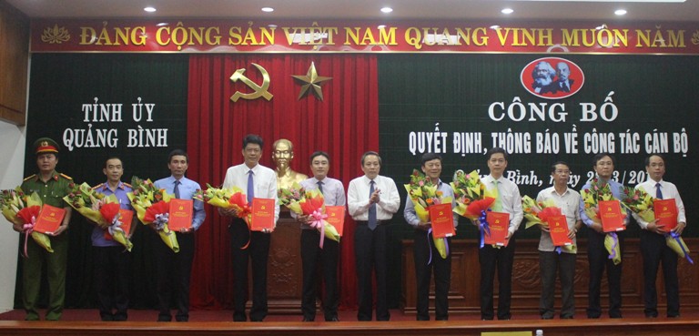 Thường trực Tỉnh ủy: Công bố quyết định điều động, bổ nhiệm 10 cán bộ chủ chốt
