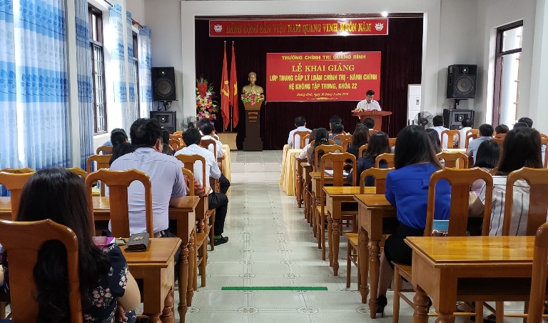 Khai giảng lớp trung cấp lý luận chính trị-hành chính hệ không tập trung, khóa 22
