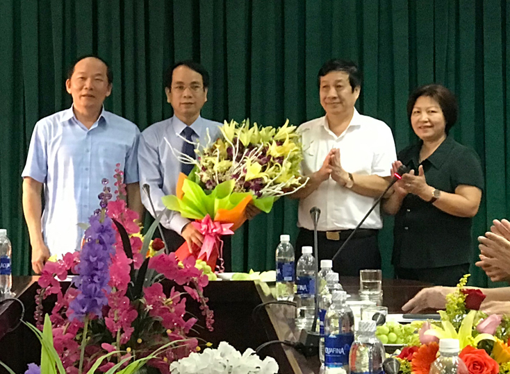 Ban Tổ chức Tỉnh ủy: Công bố quyết định điều động, bổ nhiệm cán bộ tại Sở Tài chính