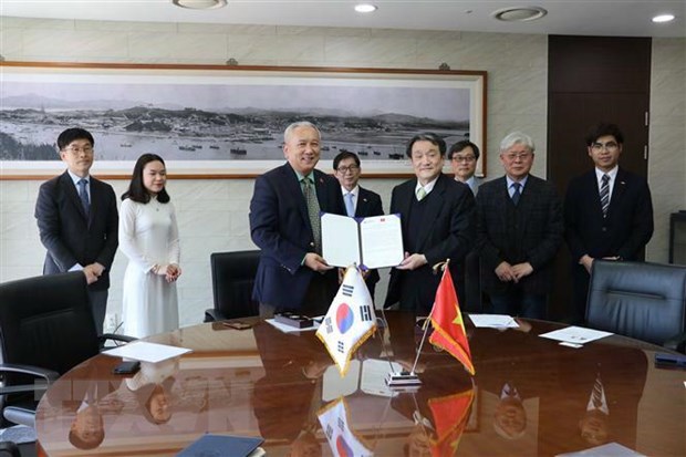 Đại học Quốc gia Incheon ký thỏa thuận cấp học bổng cho sinh viên Việt