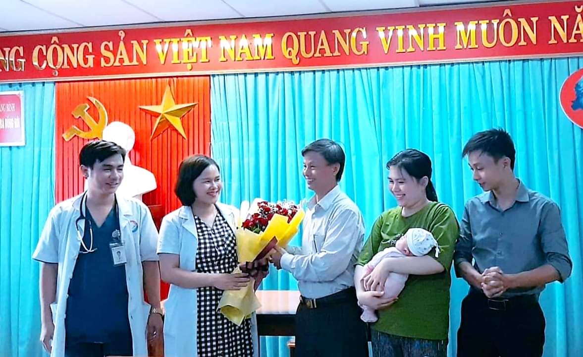Nuôi thành công bé sinh non nặng 740g