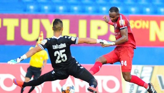Thắng B.Bình Dương, thành phố Hồ Chí Minh tạm dẫn đầu V-League